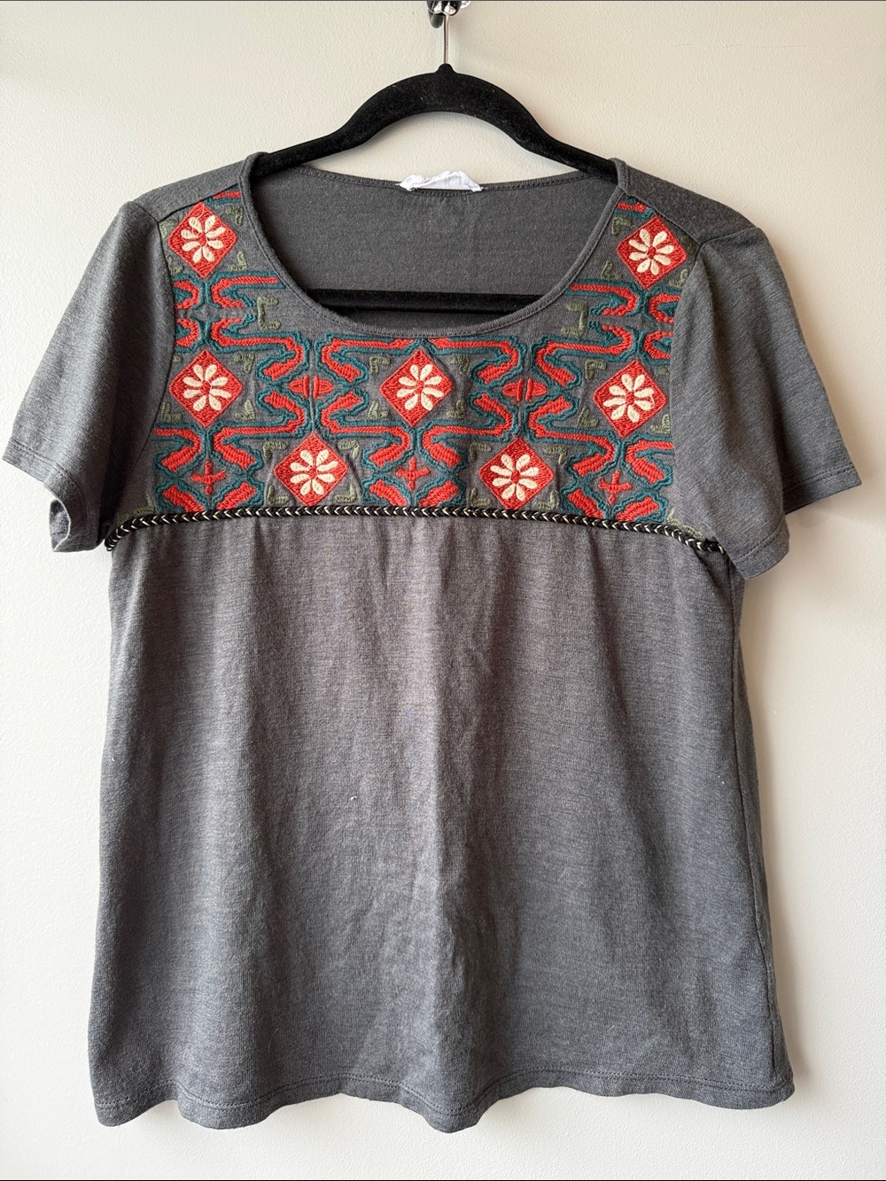 THML Gray Short Sleeve Top with Rust & Teal Embroidery fall small